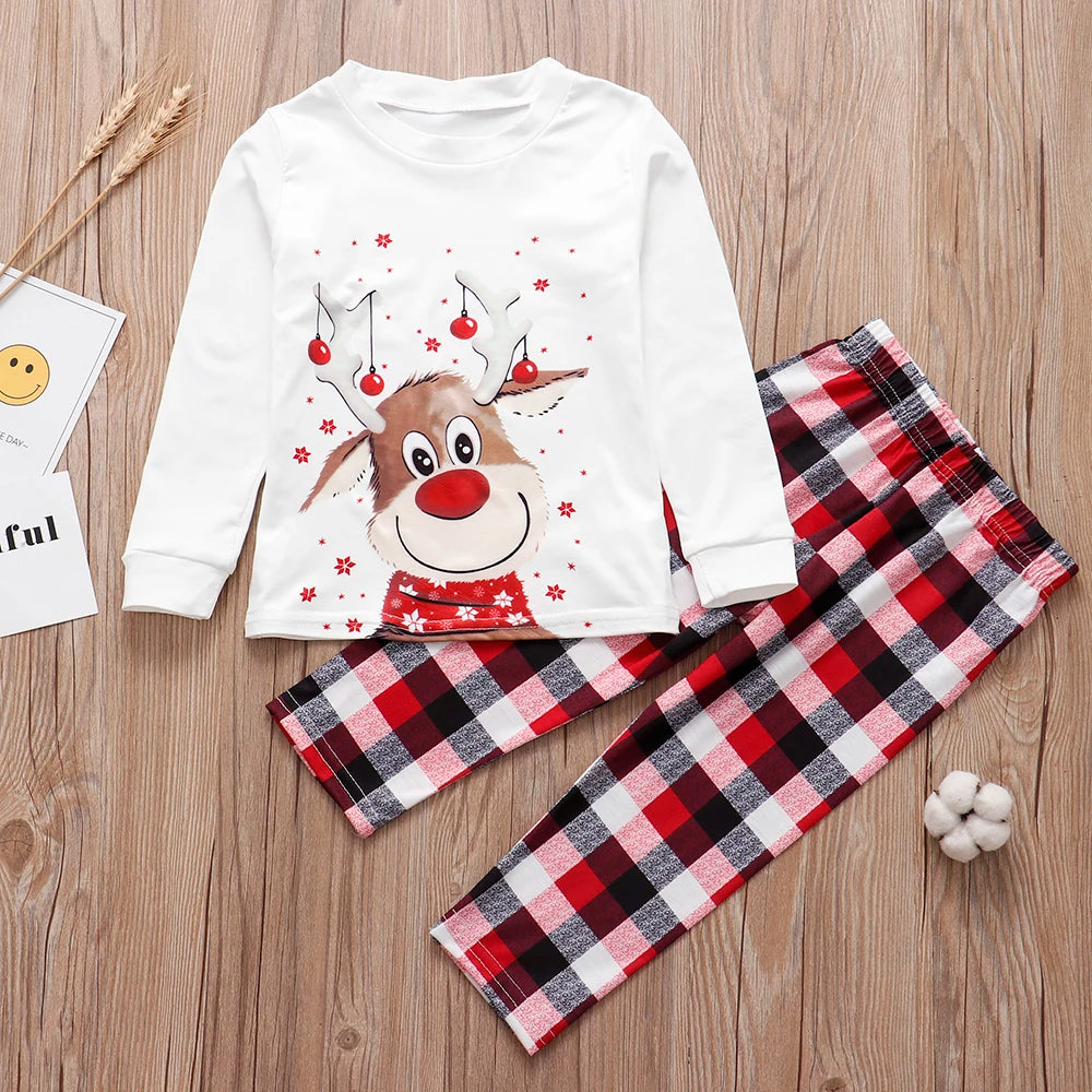 Pyjama de Noël enfant : haut blanc à manches longues avec renne et pantalon long à carreaux rouges et noirs