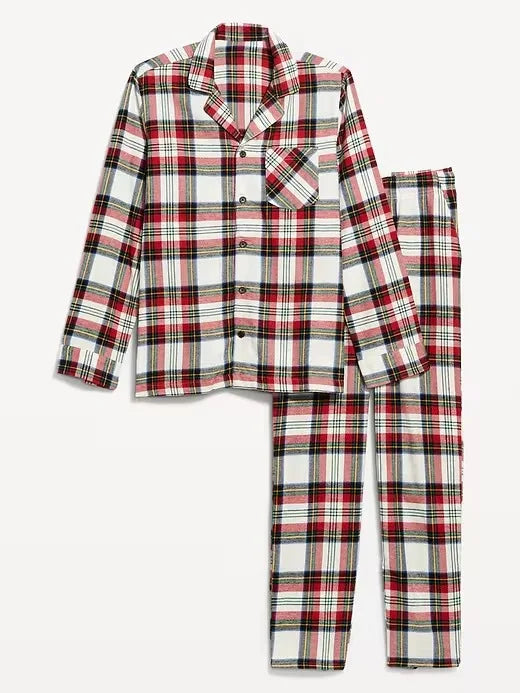  Pyjama à carreaux : chemise boutonnée à col à revers et poche poitrine, avec pantalon assorti.